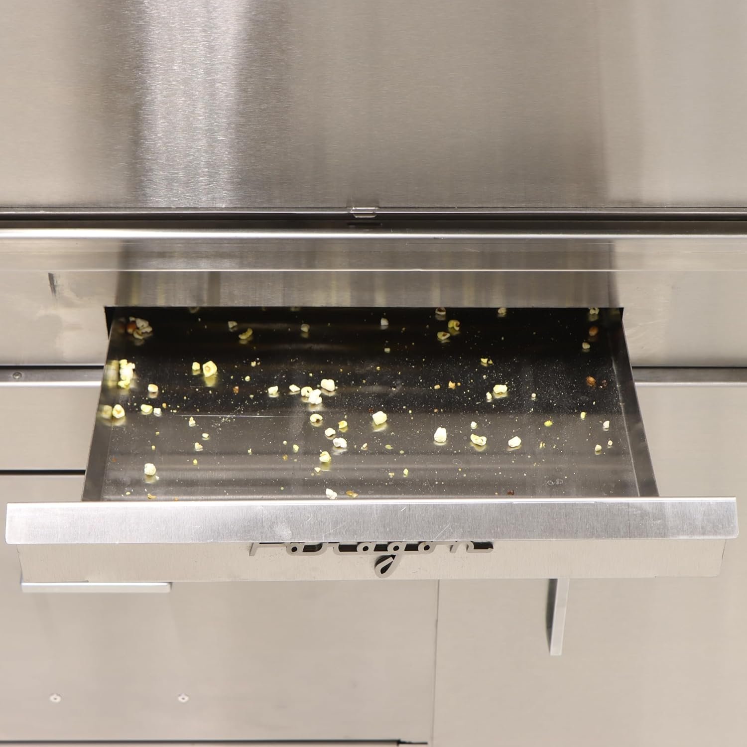 1764720797 Paragon Zenith 32 Oz Commerical Large Popcorn Machine Red.jpg